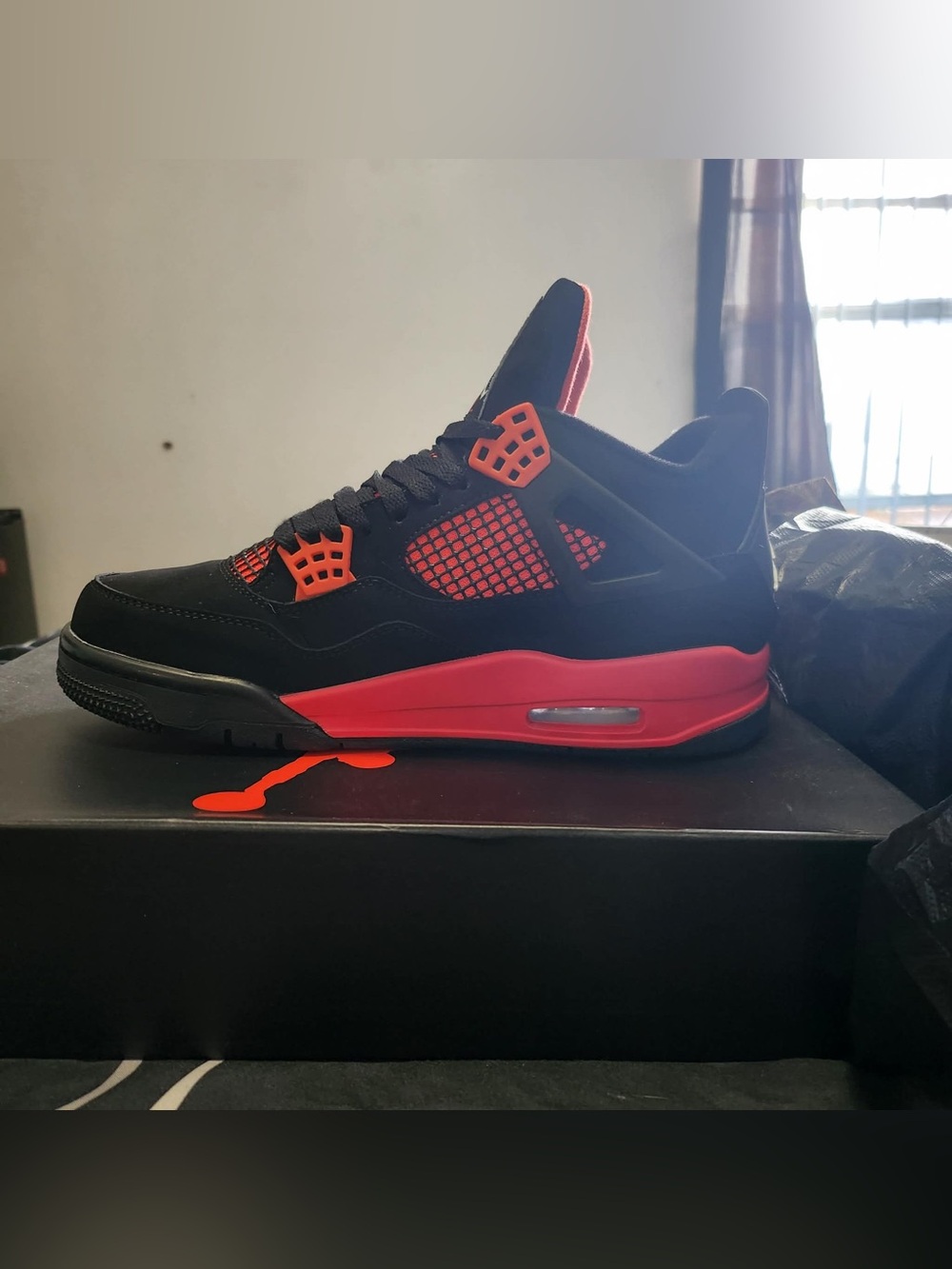 Jordan Retro 4 Red Thunder Size 8 Men's Black and Red Athletic Sneakers